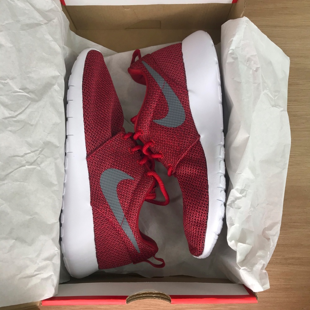 NIB Nike Roshe One Gym Red - Picture 7 of 8